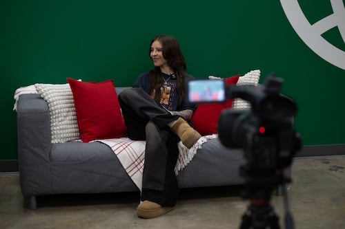 Mikosmos en balance: Young Miko se goza su quieto cosmos antes del “Choli”