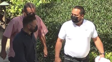 Cargando una bolsa de sobornos por $10 mil junto al exalcalde de Cataño
