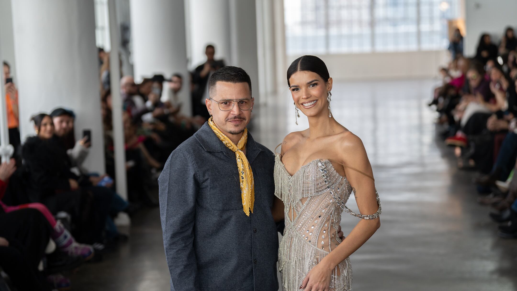 Juan Carlos Collazo junto a Miss Venezuela 2023 y cuarta finalista de Miss Universo 2024, Ileana Márquez en el NYFW.