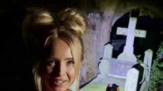 La tiktoker limpió una tumba.