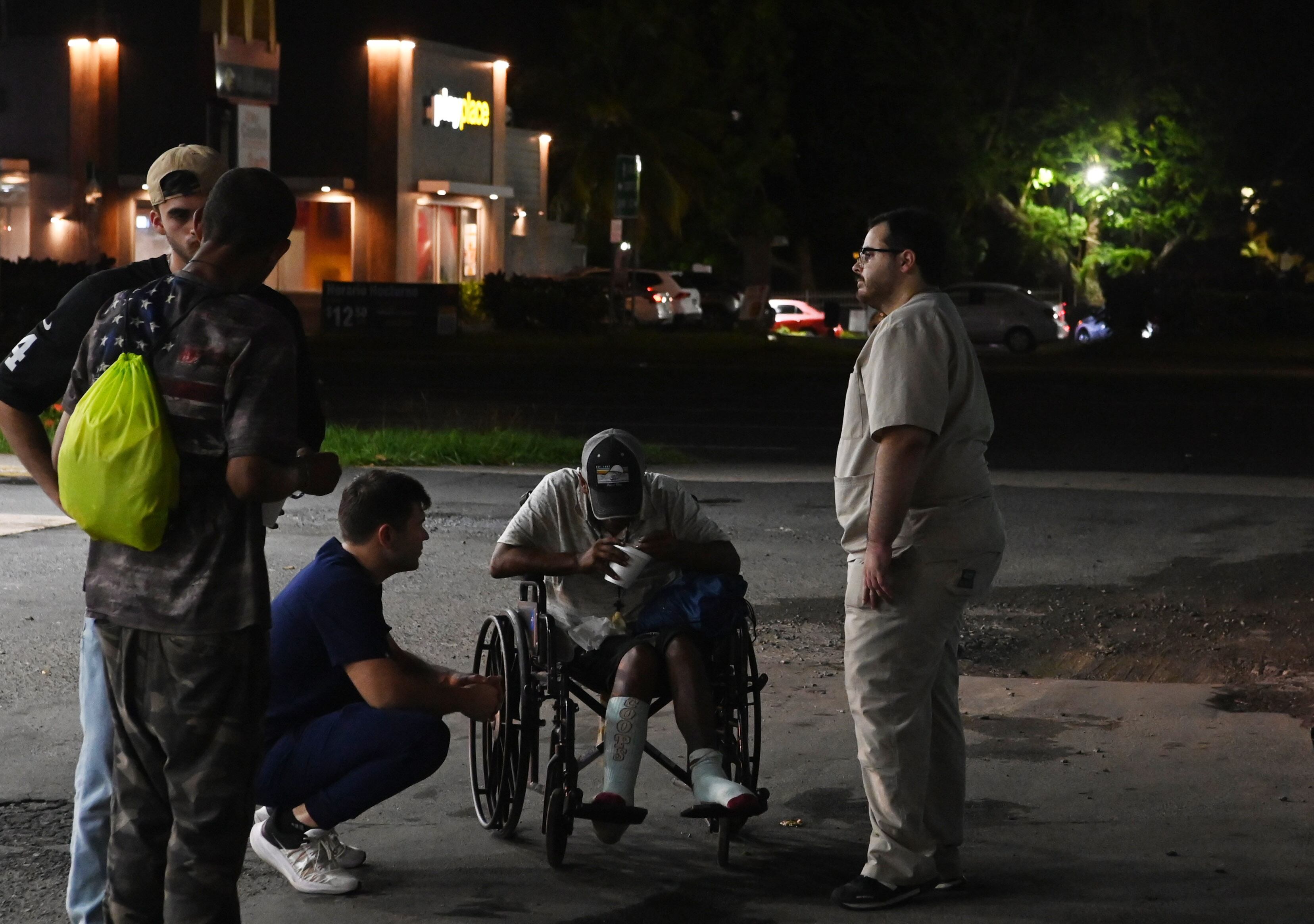 Ronda de servicios de Iniciativa Comunitaria a la población sin techo, en Rio Piedras. Metro PR 6 de septiembre de 2024