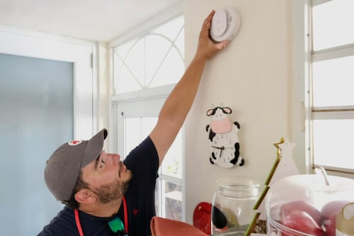 Instalan más de 400 alarmas de humo en hogares de Río Grande