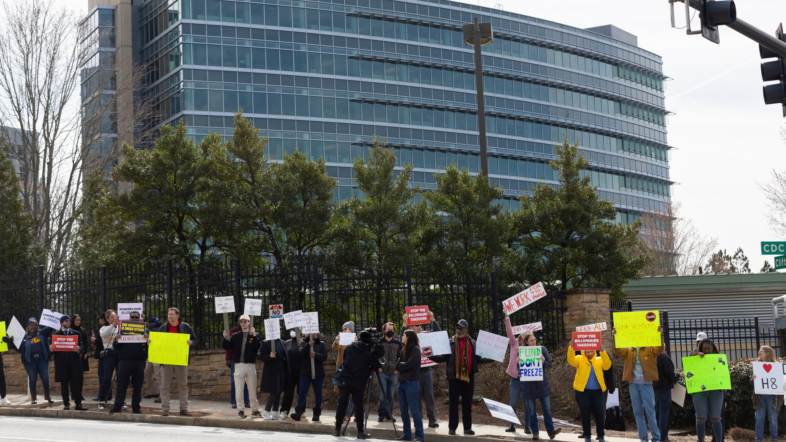 Despidos masivos de empleados federales en periodo de prueba probablemente son ilegales, señala juez