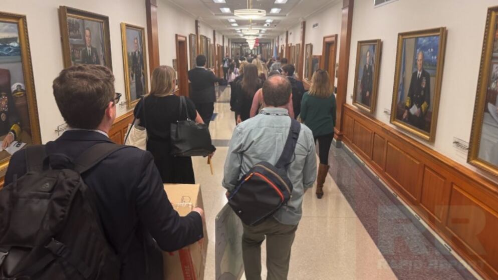 Periodistas salen de El Pentágono