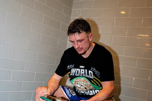 Dalton Smith sorprende a Subriel Matías con nocaut en el quinto asalto y le arrebata el título mundial del CMB