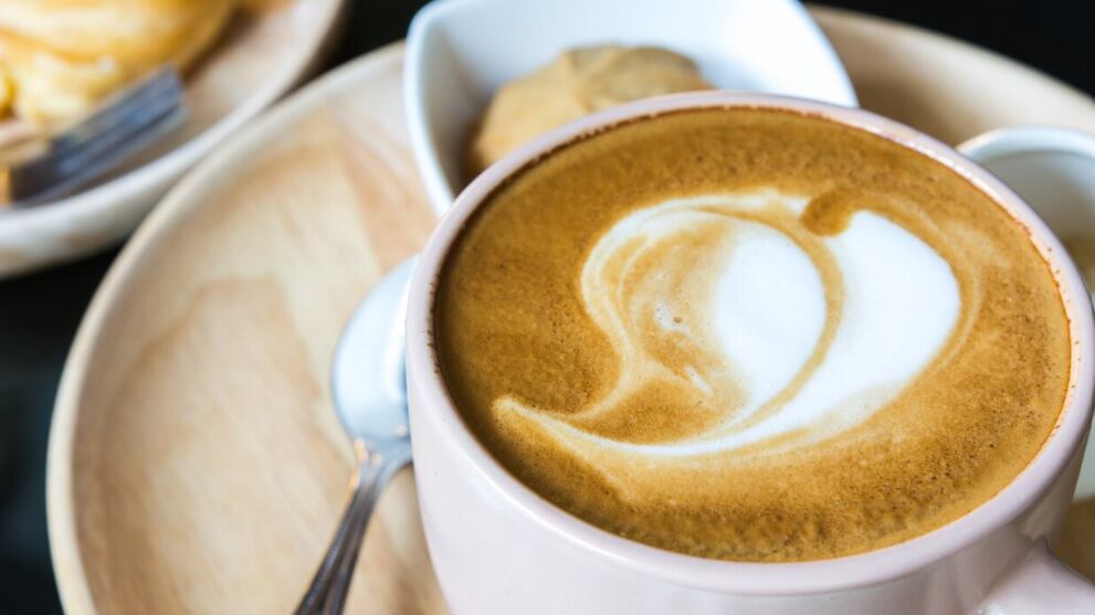 Primer plano de café sabroso por la mañana