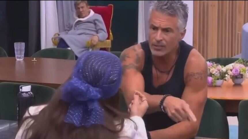 Discusión entre Diego Soldano y “La Materialista”.