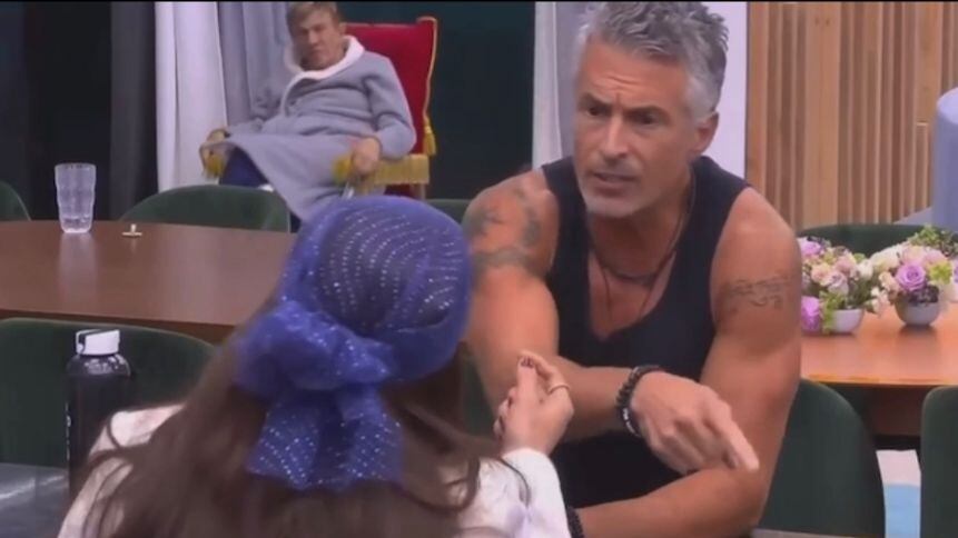 Discusión entre Diego Soldano y “La Materialista”.