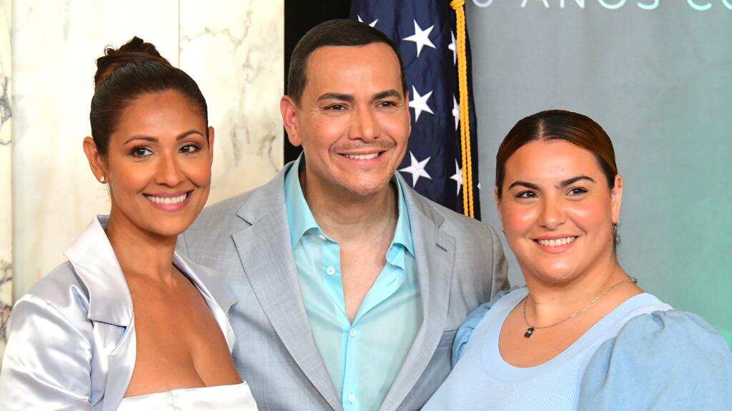 El salsero fue reconocido en El Capitolio por sus 30 años de carrera.