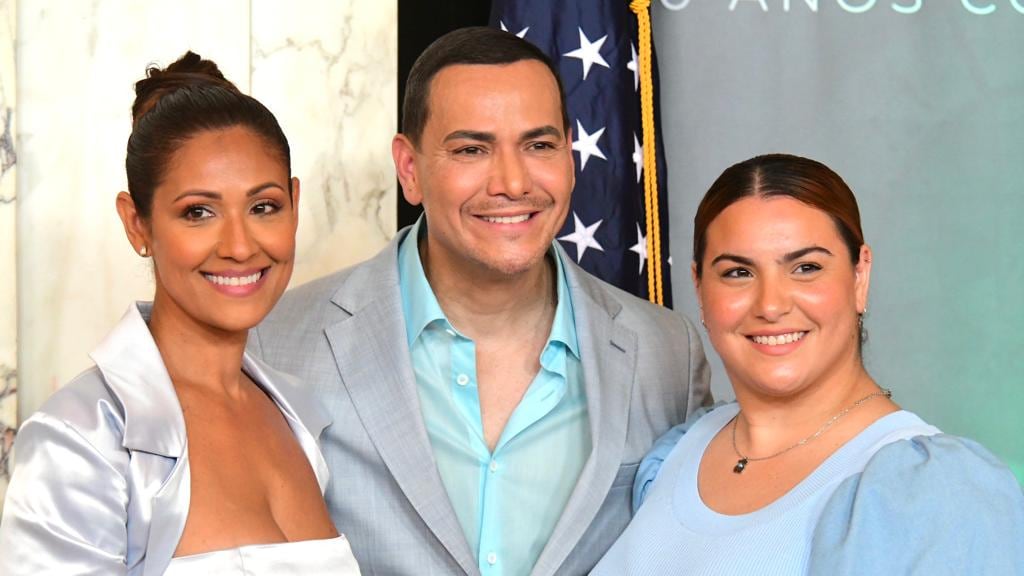 El salsero fue reconocido en El Capitolio por sus 30 años de carrera.