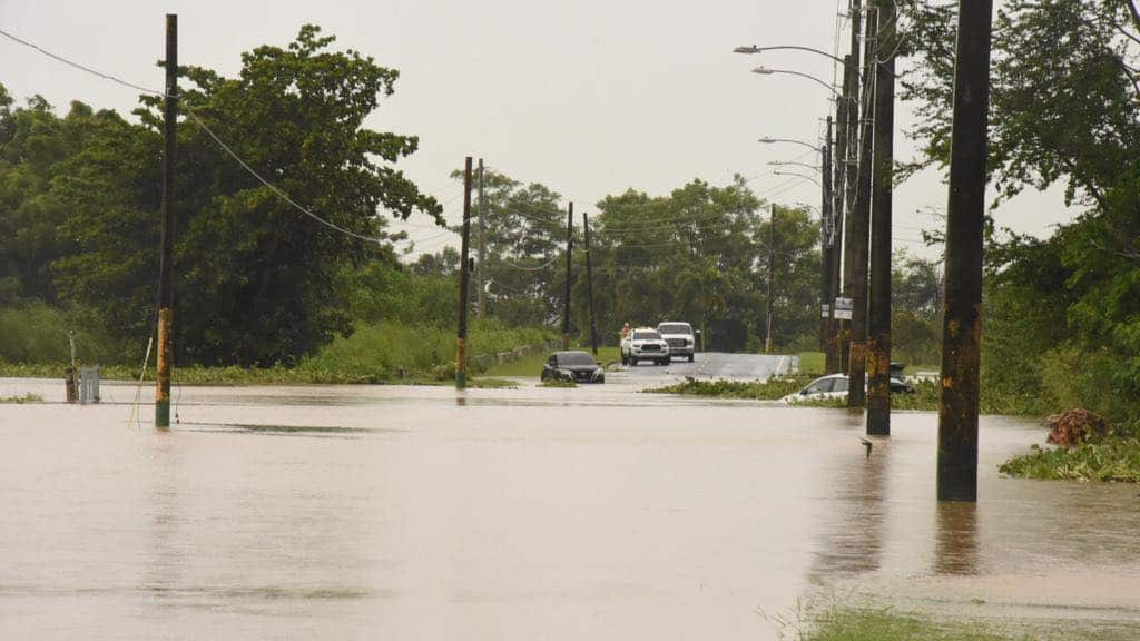 Inundaciones en el sector Campanilla en Toa Baja.