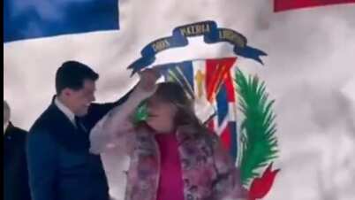 La gobernadora bailando con el ministro de turismo de República Dominicana.