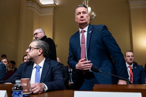 Funcionarios migratorios se niegan a responder en el Congreso por muertes durante redadas en Minneapolis