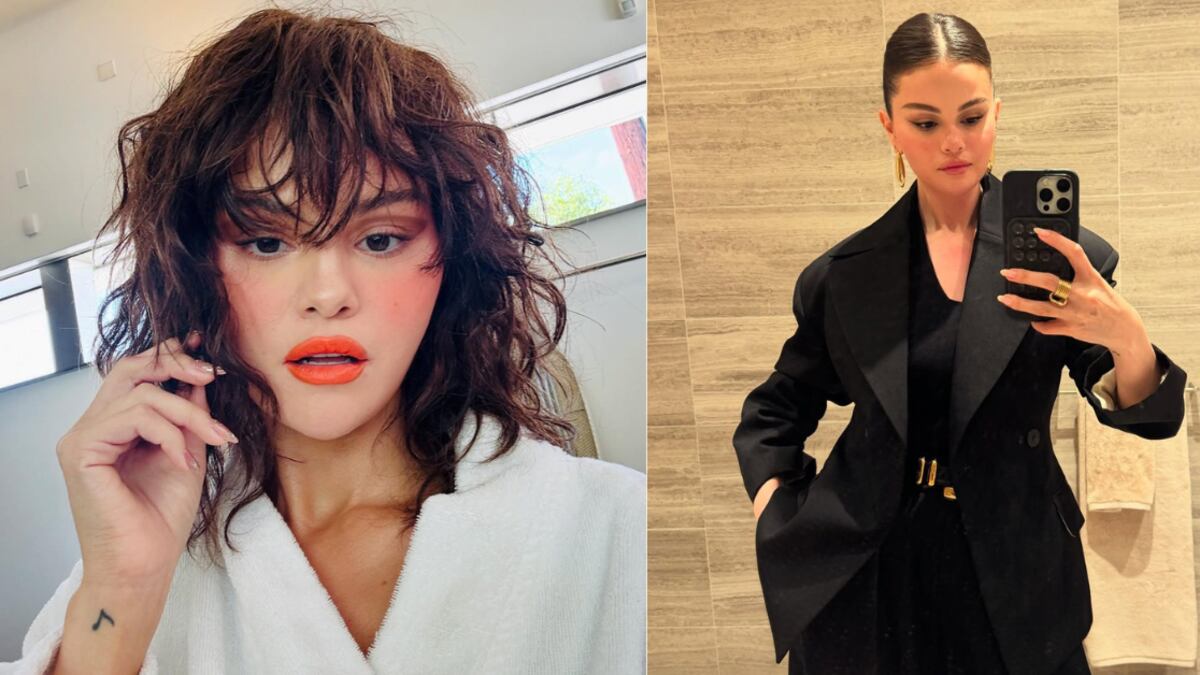 Selena Gomez presumió su figura con traje de baño negro.