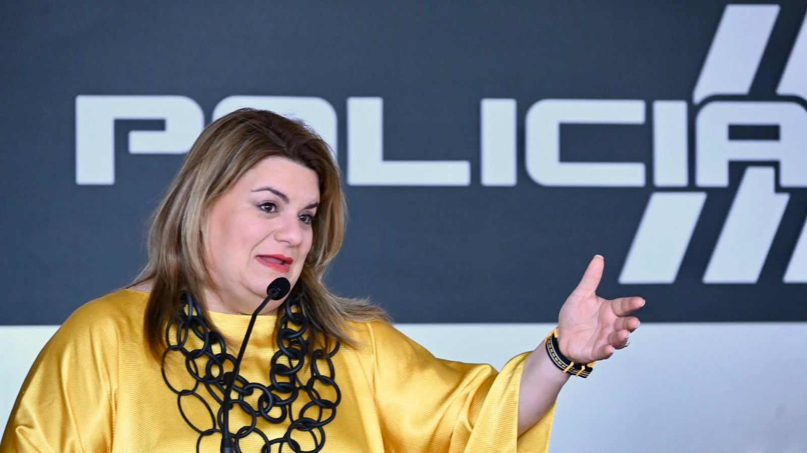 La gobernadora Jenniffer González Colón habla sobre el noveno feminicidio del año.