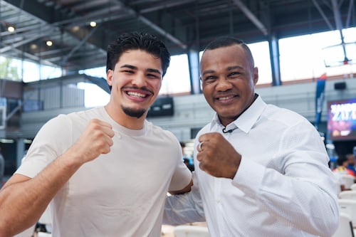 ¡Emotivo momento! Xander Zayas rompe en llanto al encontrarse con “Tito” Trinidad
