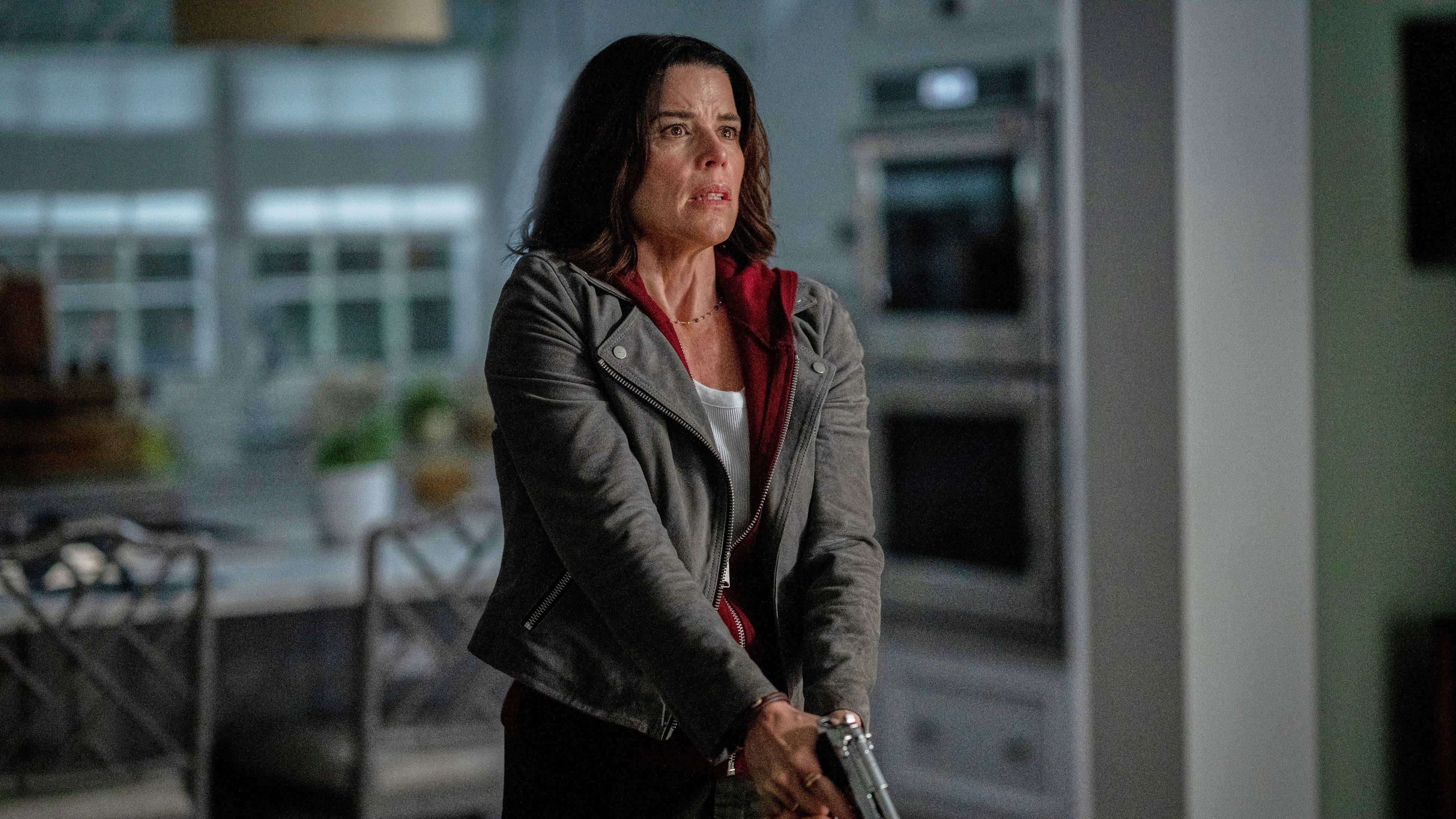 Neve Campbell en una escena de Scream 7