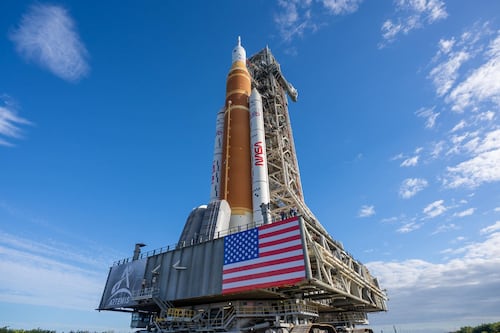 Jefe de NASA reporta que van “bien” los astronautas de Artemis mientras orbitan la Tierra