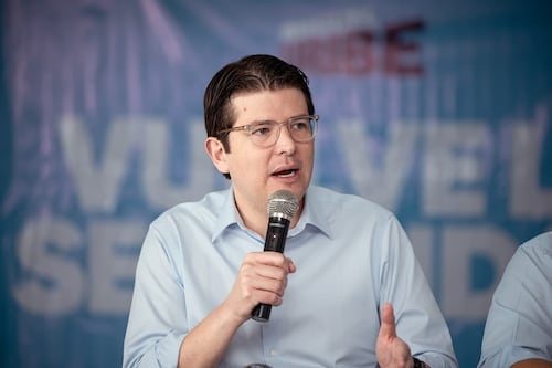 Fallece senador colombiano baleado en medio de un mitin político