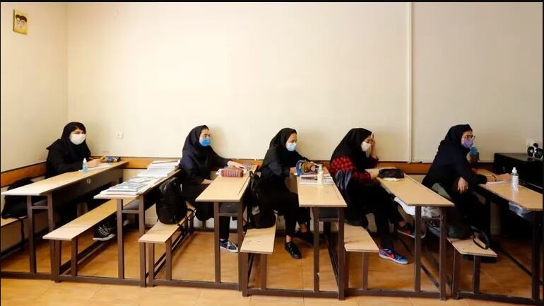 Cientos de niñas fueron envenenadas con gas en colegios de Irán