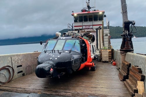 Recobran helicóptero de Guardia Costera que cayó cerca de Alaska durante misión