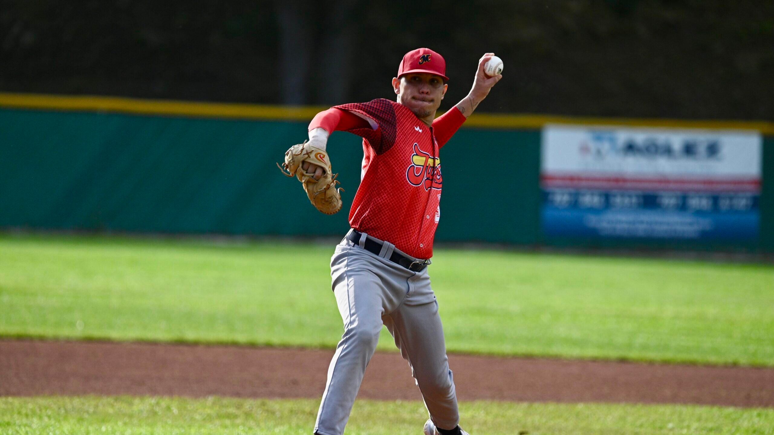 Luis Cintrón ganó por Juncos.