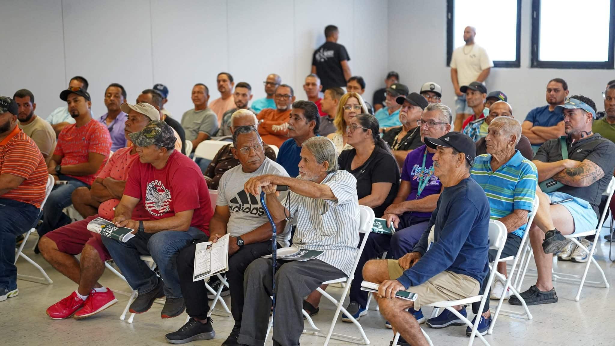 Otorgan herramientas a sobre 60 pescadores de Aguadilla y Moca