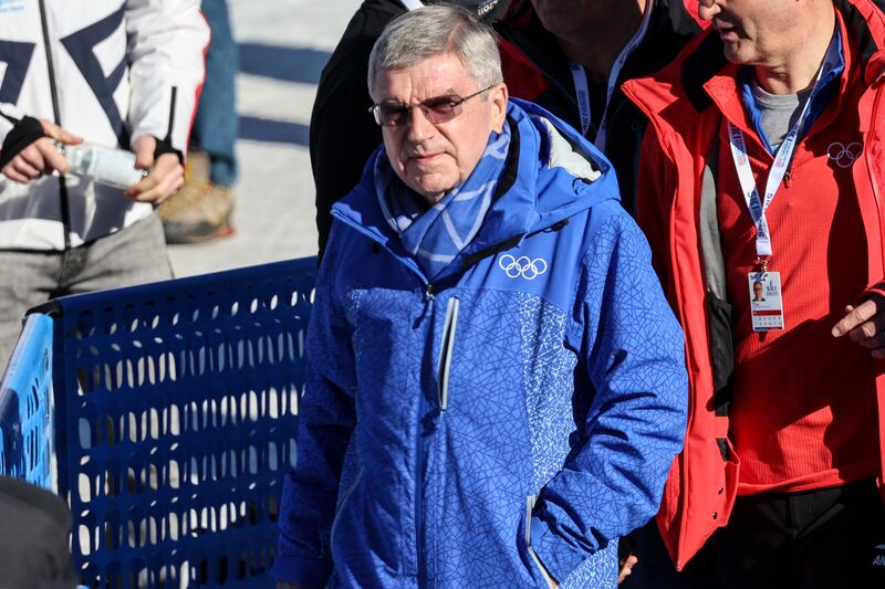 Presidente del COI, Thomas Bach, quiere dar resolución a atletas rusos ante amenazas de boicot en Paris 2024