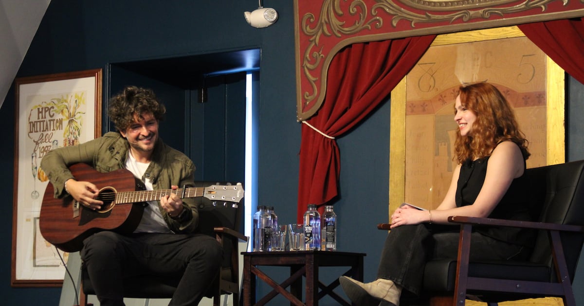 Tommy Torres inspira a estudiantes de Harvard y Berklee con su visión sobre la industria musical