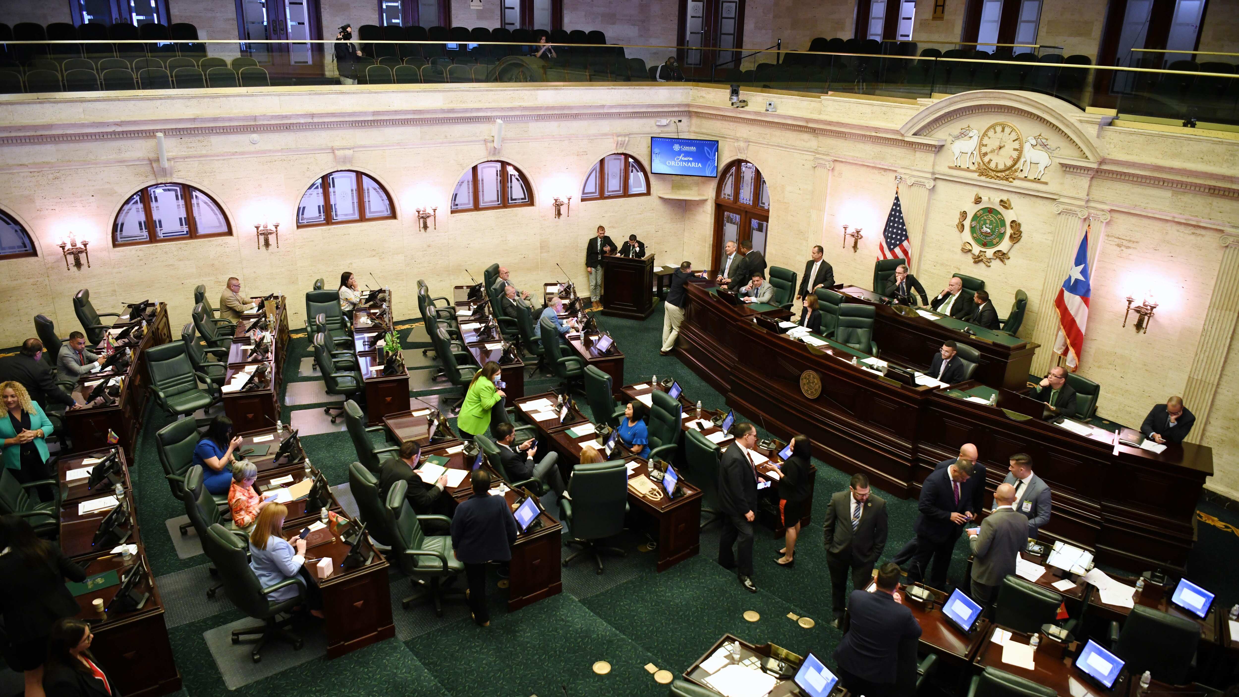 El Proyecto de la Cámara 93 busca establecer un periodo de cinco minutos de reflexión diaria antes de comenzar la jornada laboral en todas las agencias, oficinas y corporaciones públicas del Gobierno de Puerto Rico.