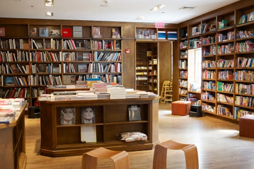 ¿La IA podría reemplazar a los traductores de libros? Una editorial ya está usándola