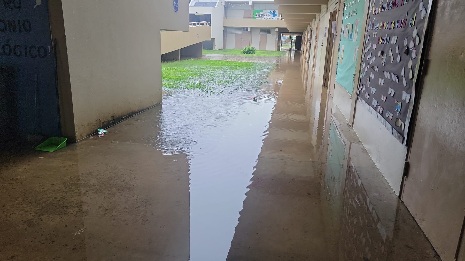 Escuela inundada