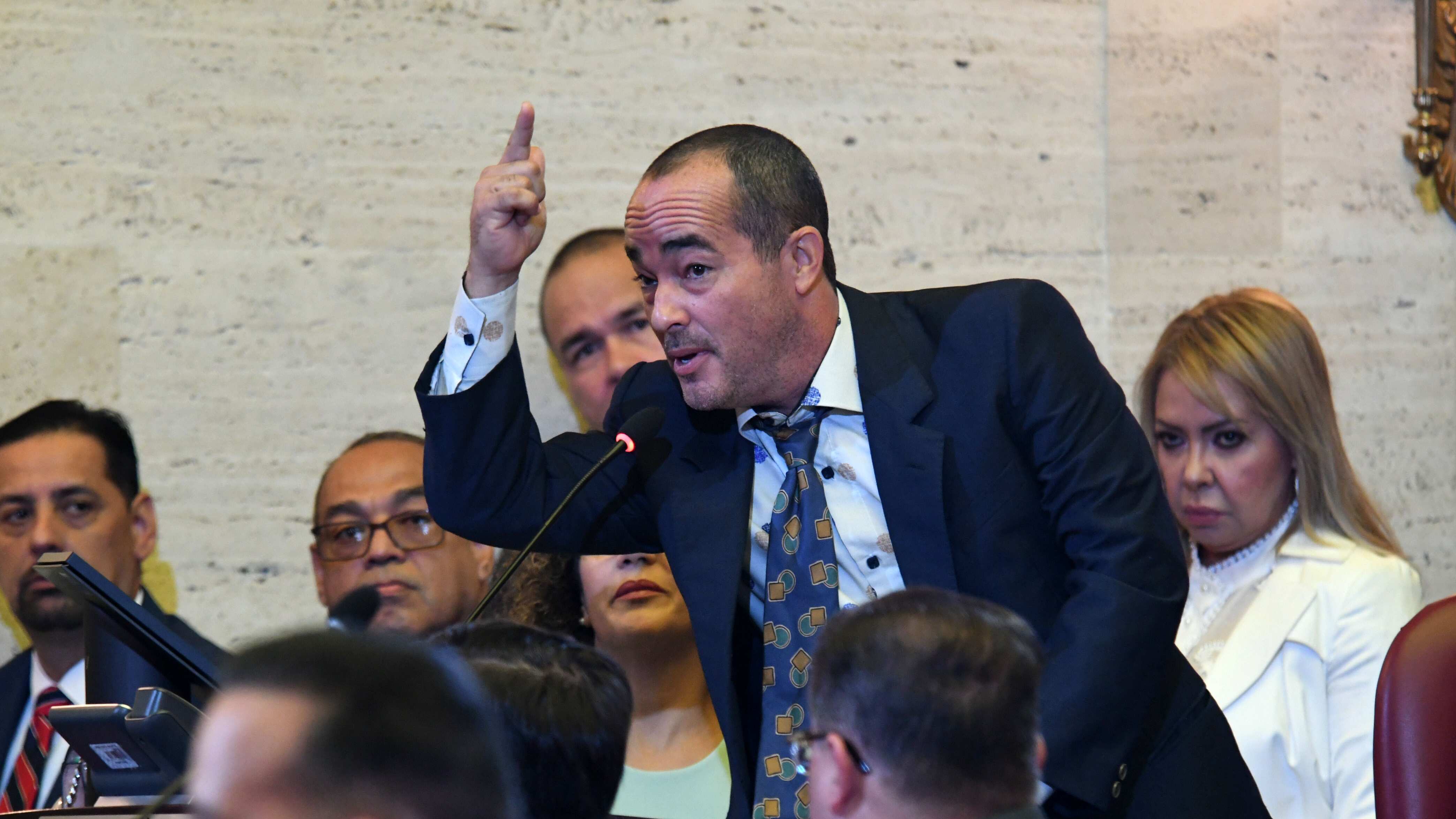 El senador Eliezer Molina