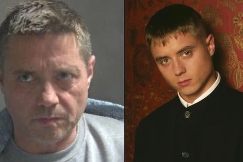 Encuentran sin vida al actor John Alford en prisión a los 54 años tras haber sido condenado por delitos sexuales