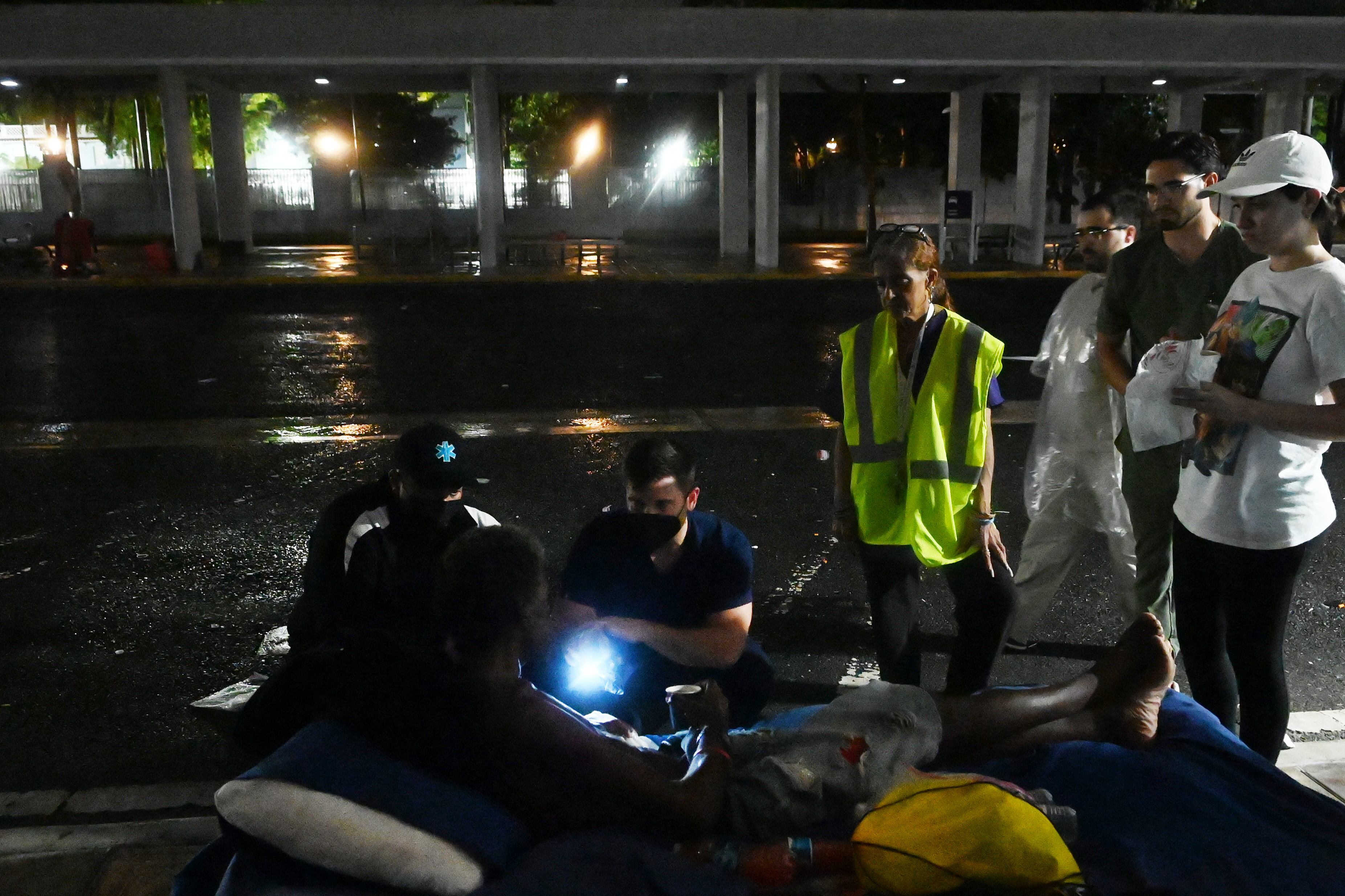 Ronda de servicios de Iniciativa Comunitaria a la población sin techo, en Rio Piedras. Metro PR 6 de septiembre de 2024