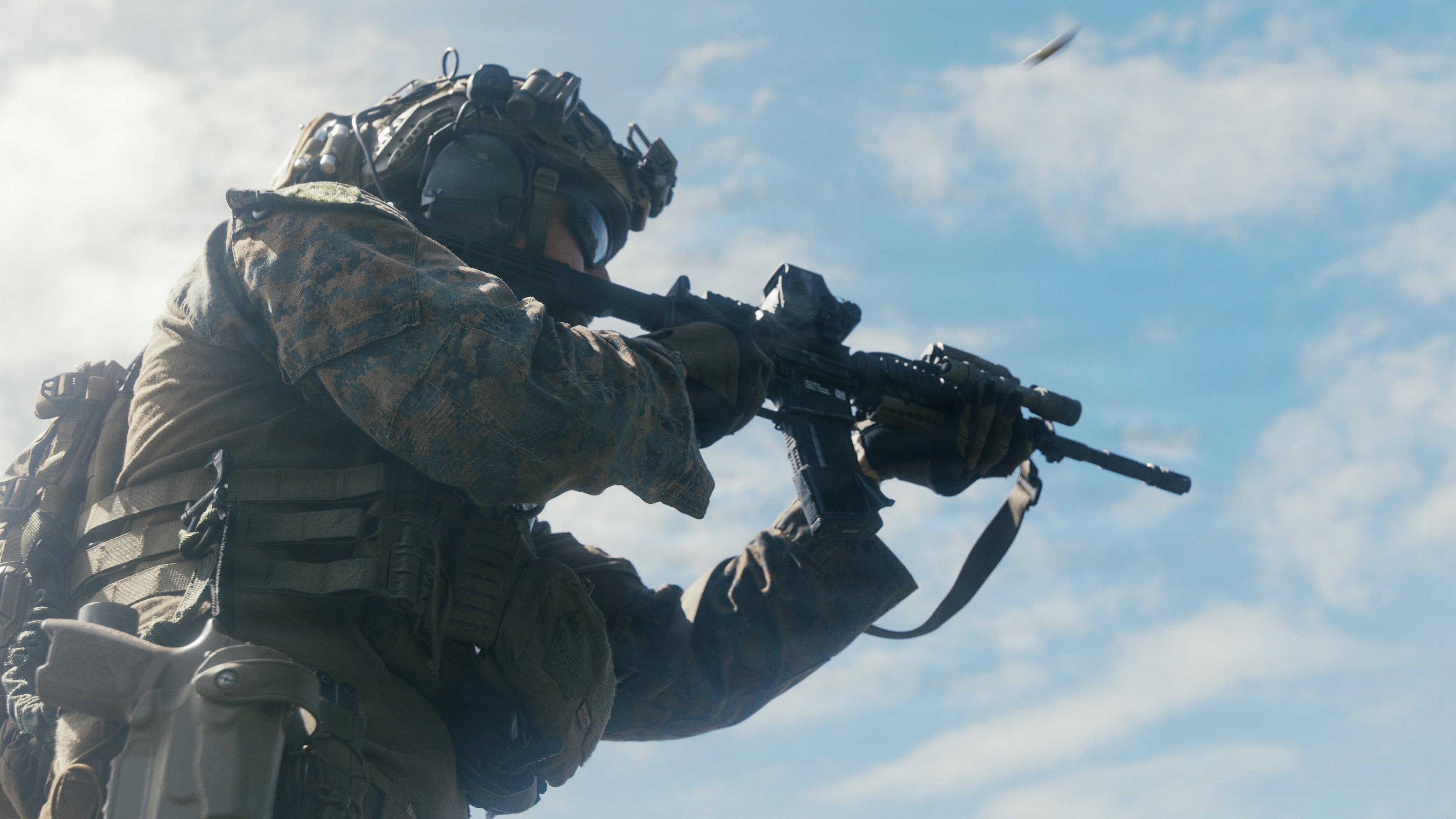 Infantes de Marina realizan ejercicios con armas de alto calibre en el Campamento Santiago en Salinas.