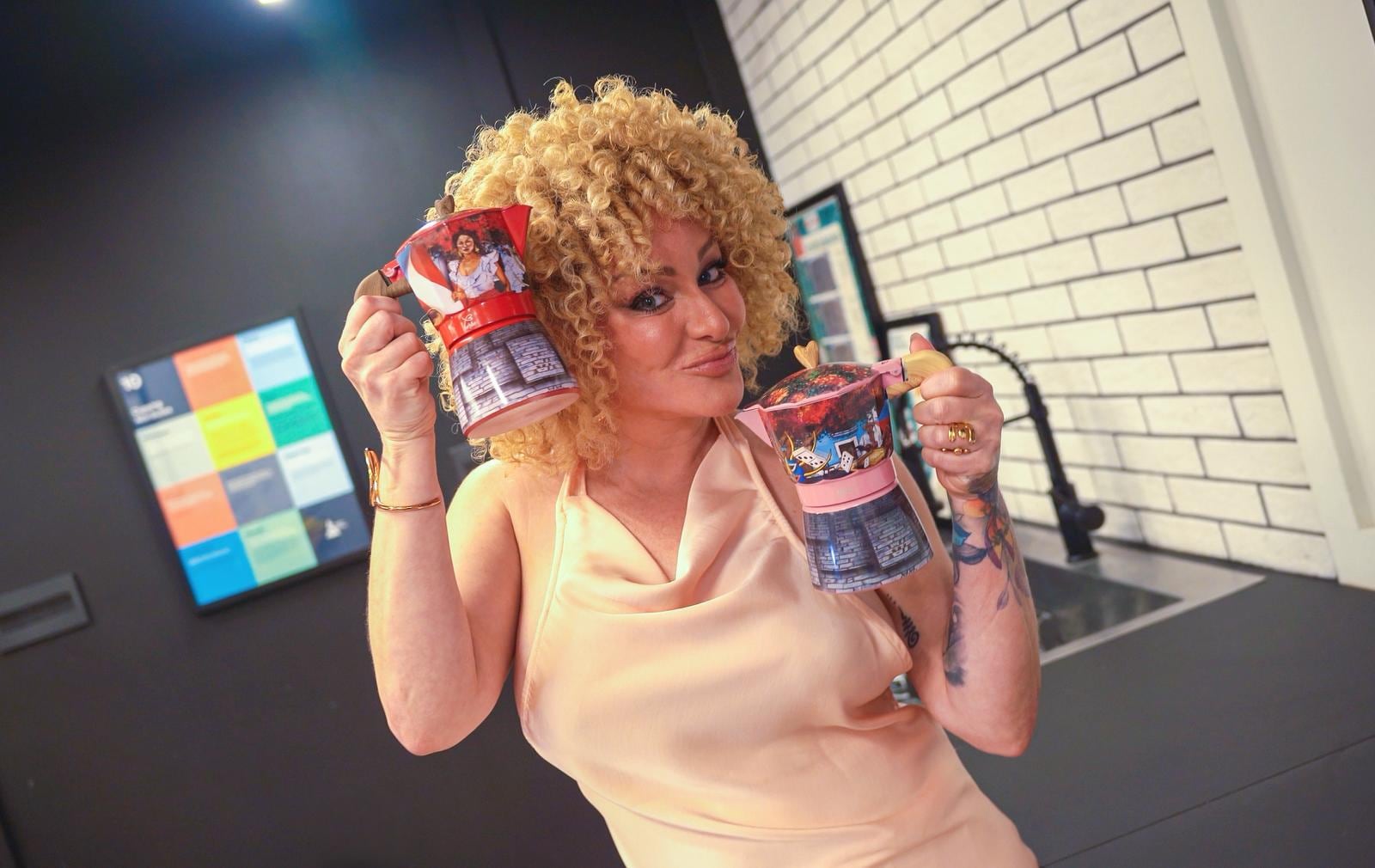 ‘Burbu’ reinventa la greca con homenaje a la mujer boricua: “es un tributo a nuestras raíces”