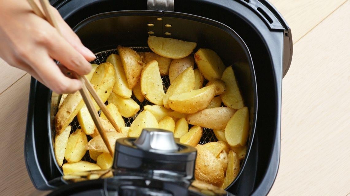 La freidora de aire es uno de los mejores regalos para dar antes que termine el año.