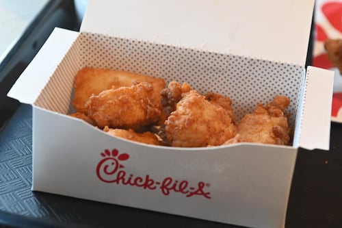 Estudiante de Guaynabo recibirá beca de Chick-fil-A