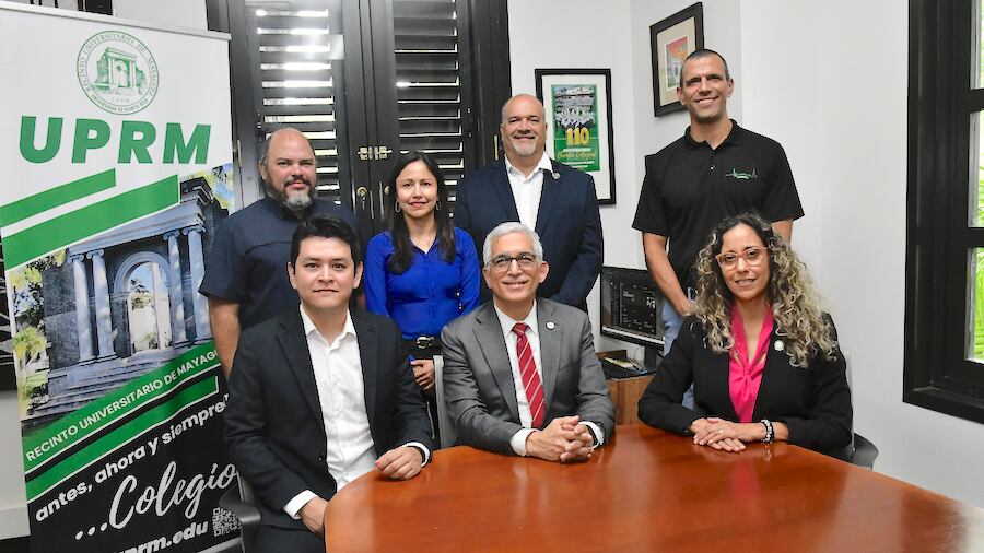 Doctor Juan Felipe Patarroyo Montenegro (primero sentado desde la izquierda).