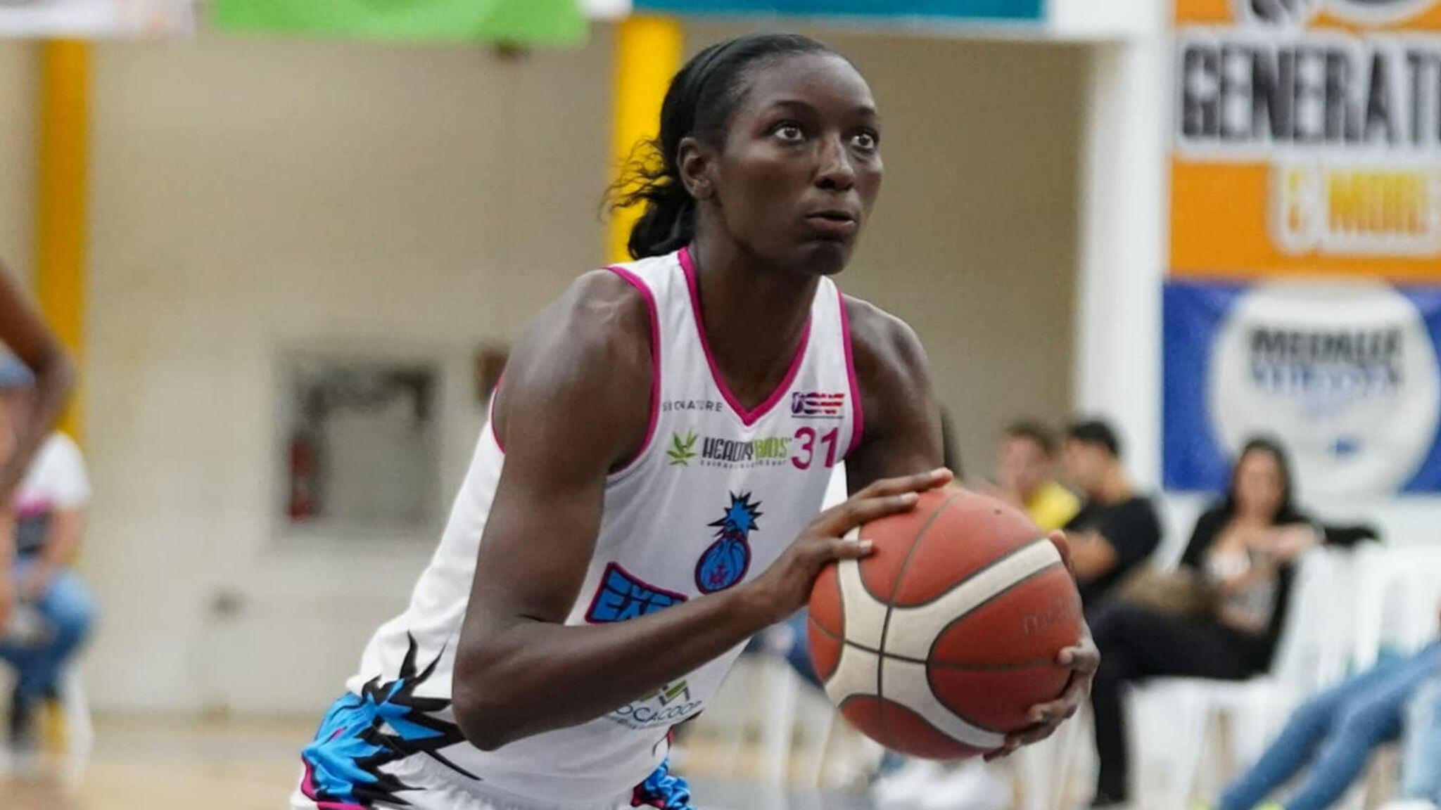 Asia Taylor no descansó en 40 minutos para guiar a las Explosivas a su primera serie final con 25 puntos y ocho rebotes.