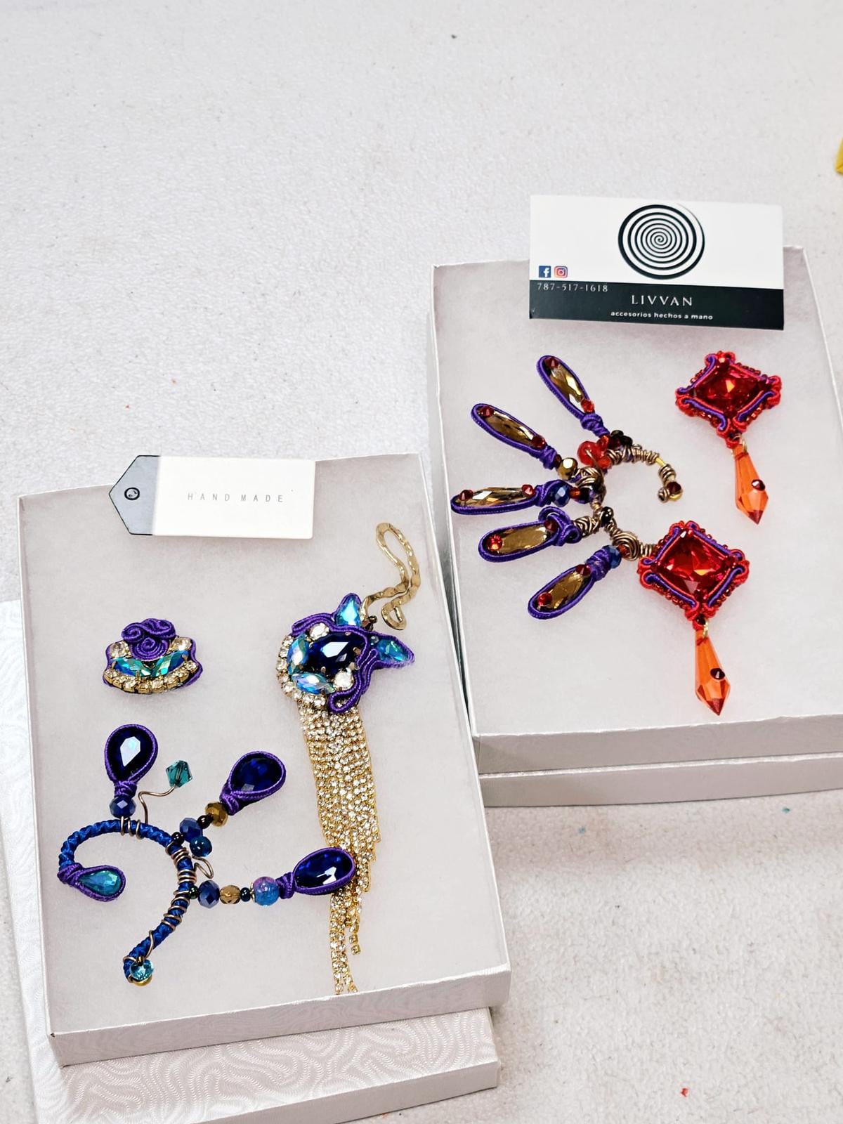 Accesorios que usó Sheynnis Palacios durante su estancia en Puerto Rico.