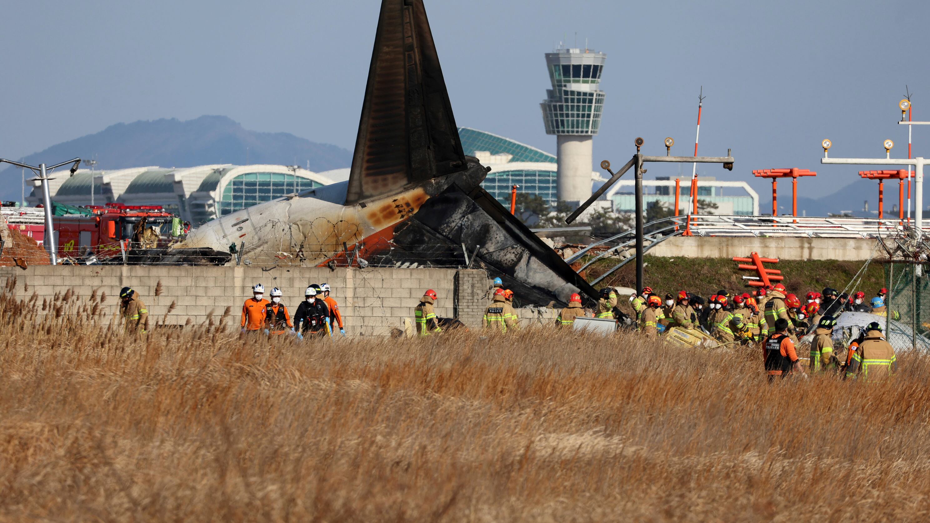 Accidente aéreo en Corea del Sur deja 179 muertos
