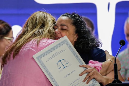 Gobierno entrega 1,120 títulos de propiedad en 49 municipios