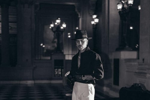 Rauw Alejandro baila bachata en nuevo video musical de “Silencio”