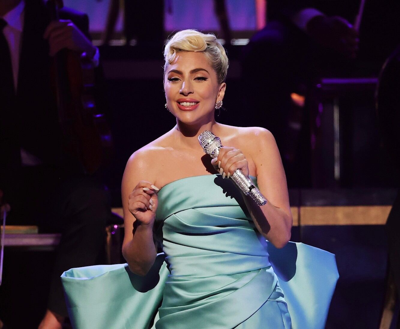 Desde su irrupción en la escena musical con su estilo único y provocador, hasta su reinvención constante, Lady Gaga ha trascendido más allá de la música pop para convertirse en un símbolo de empoderamiento y creatividad. Foto: Getty Images.