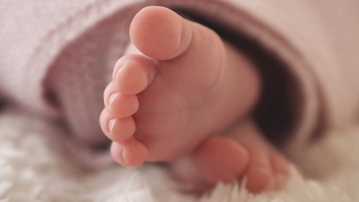 Bebé abandonado (referencial)