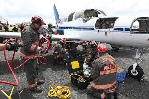 Aerostar realiza simulacro de extracción de pasajeros en el aeropuerto Luis Muñoz Marín