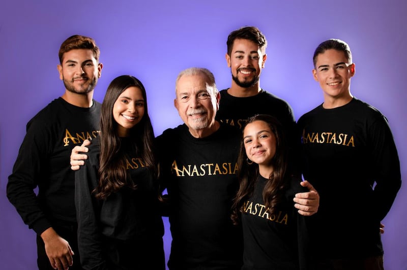 Elenco del musical de "Anastasia".