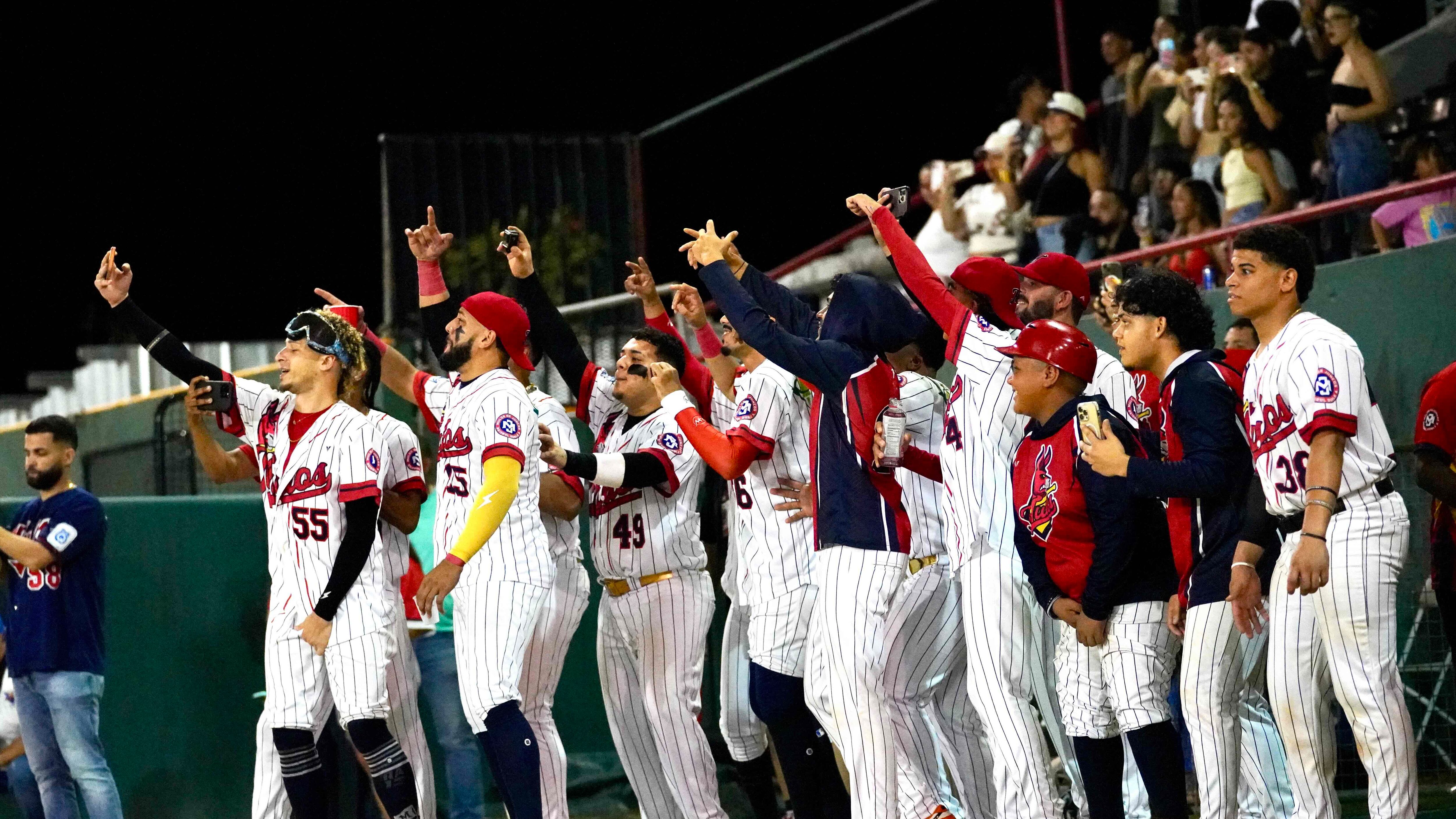 Los Mulos de Juncos repitieron como campeones del Este.